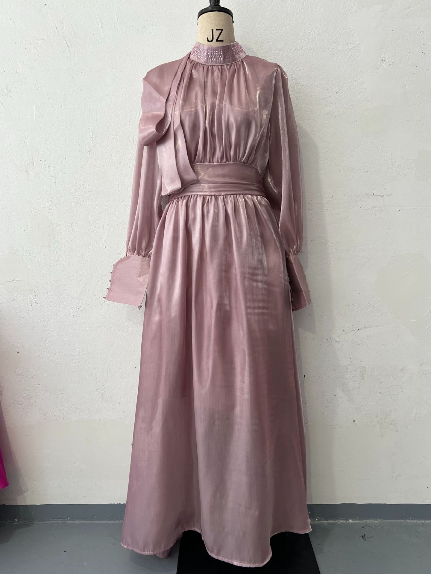 Women's Fashionable Dress with Waist-Cinching Design and Long Sleeves