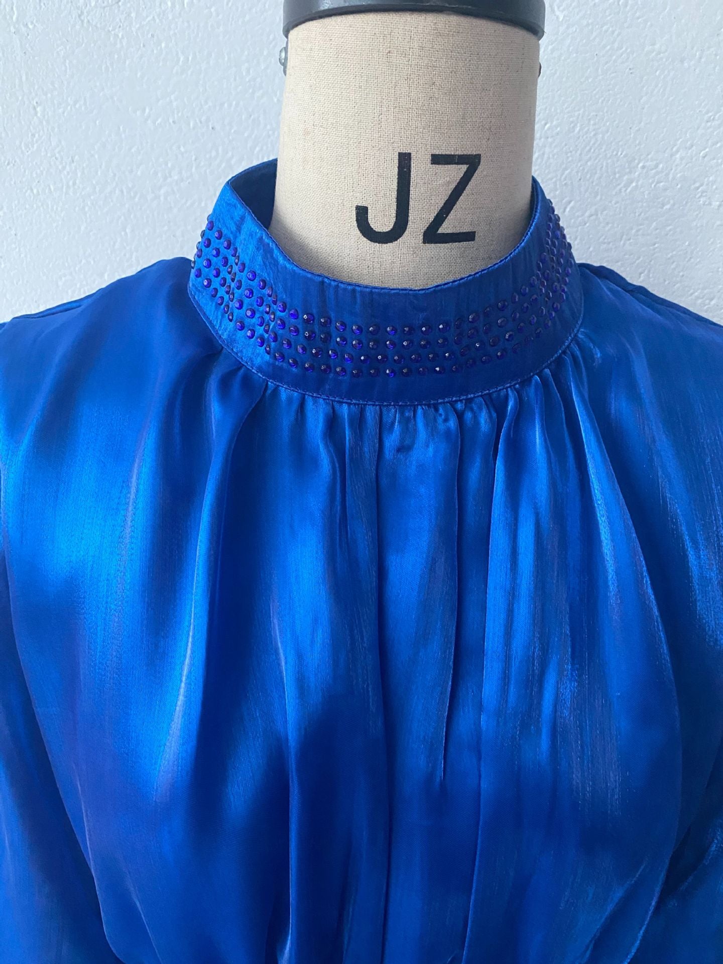 Women's Fashionable Dress with Waist-Cinching Design and Long Sleeves