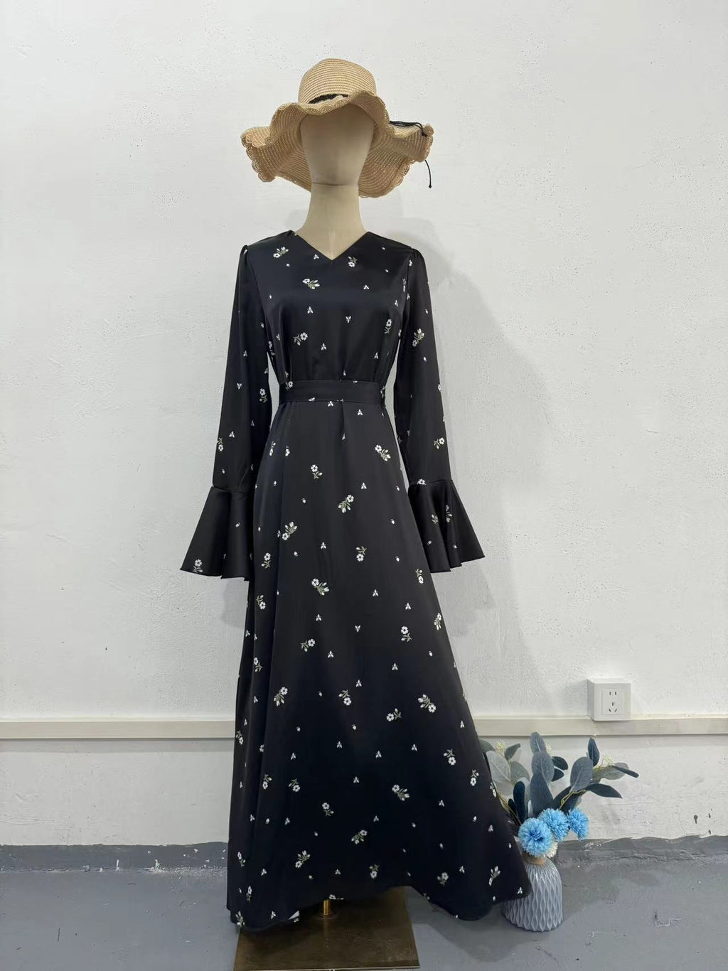 Spring New Ruffle Sleeve Waist-Cinching Floral Gentle Style Long Dress