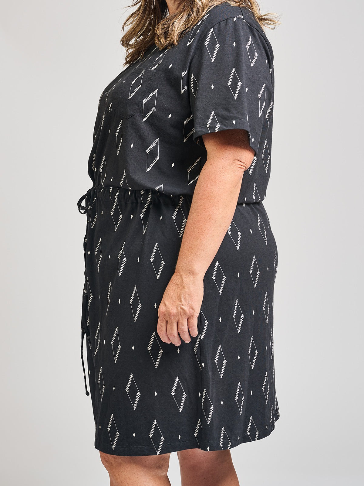 Abby Drawstring Plus Size Dress - Diamond Vine Black