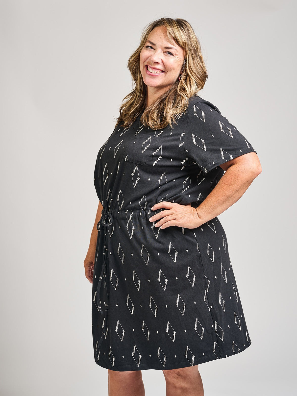 Abby Drawstring Plus Size Dress - Diamond Vine Black