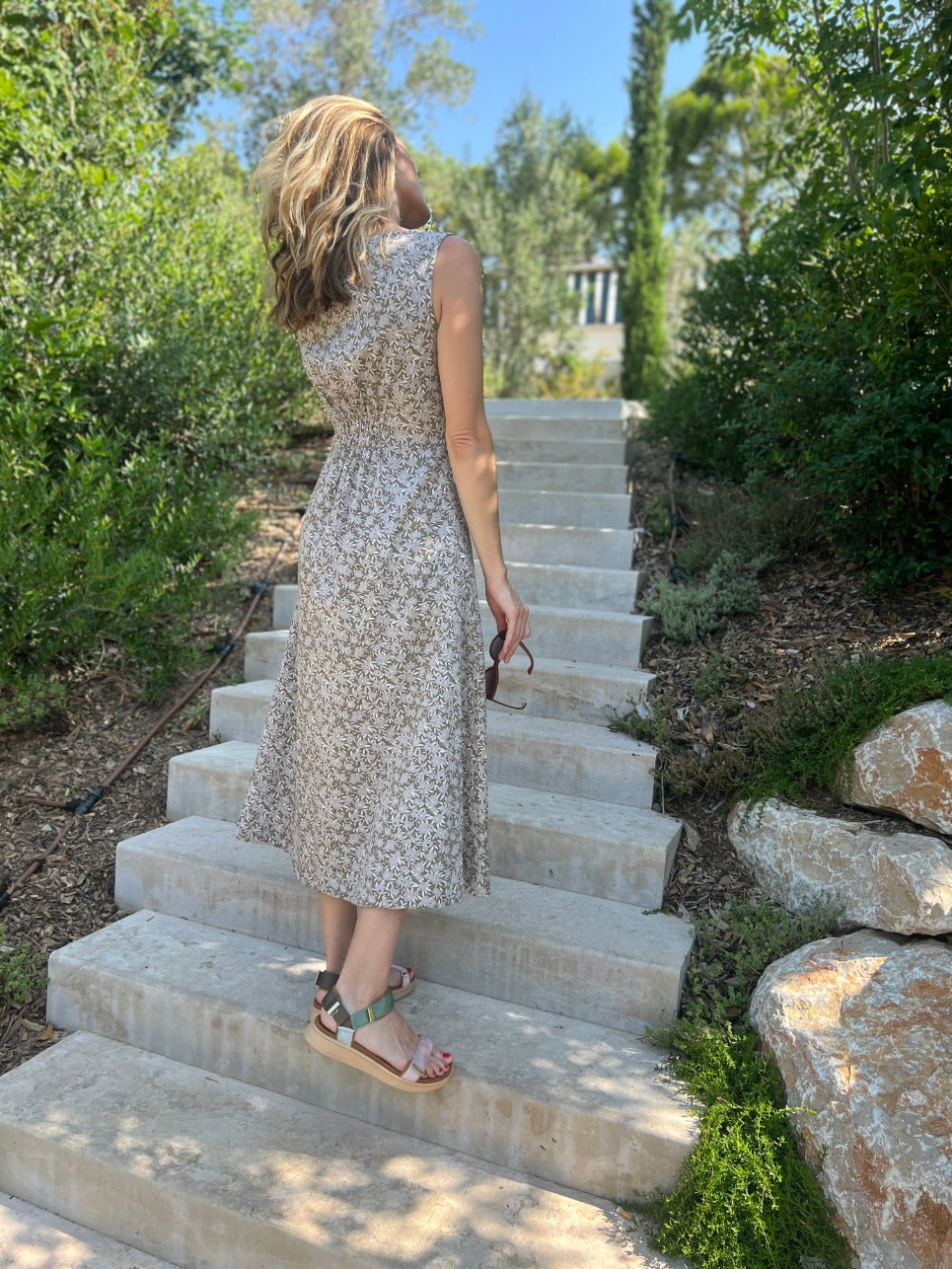 Artsy Traveler Sleeveless Midi Dress - Olive Flowers